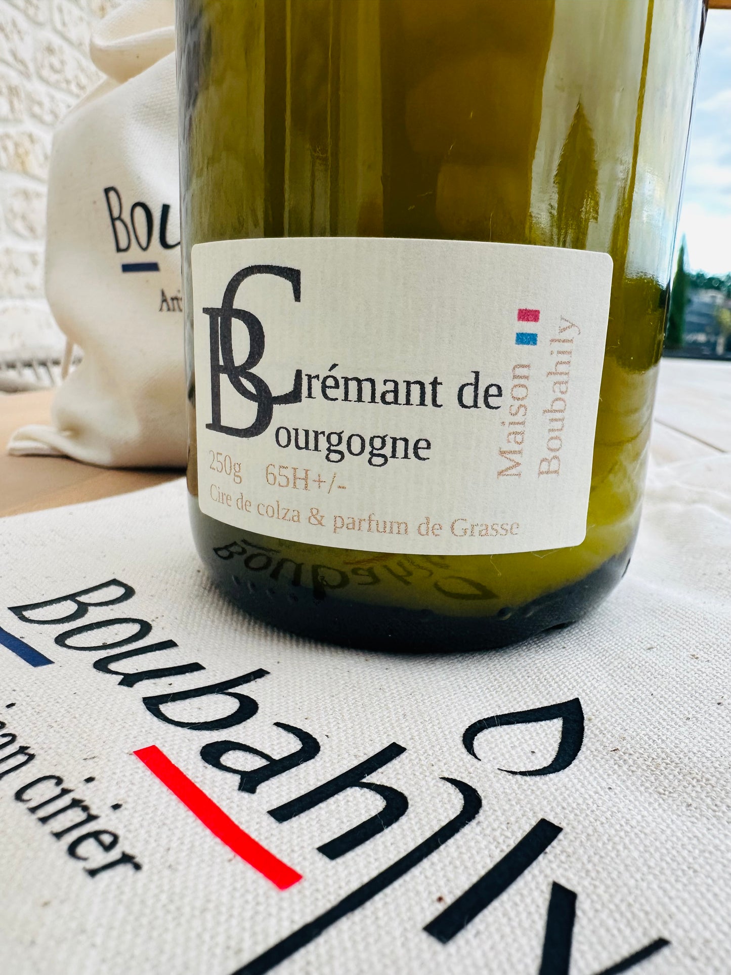 Bougie Artisanale en Bouteille de vin Recyclée "Crément de Bourgogne"